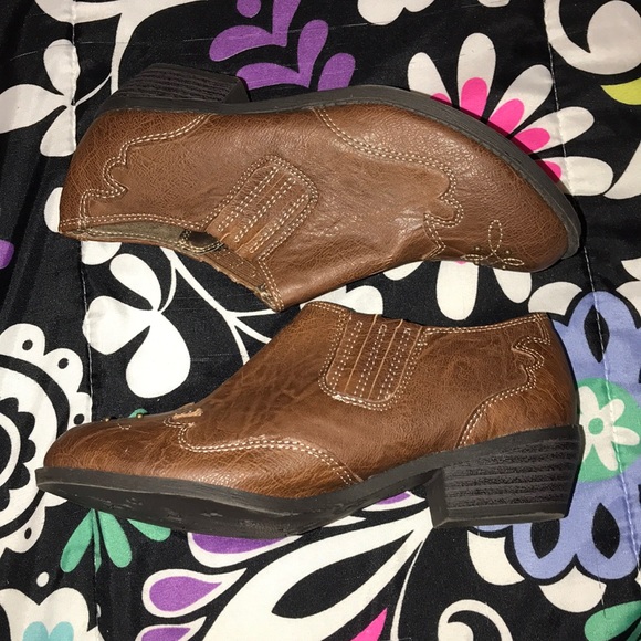 🍂NWOT Brown Booties🍂 - Picture 2 of 3